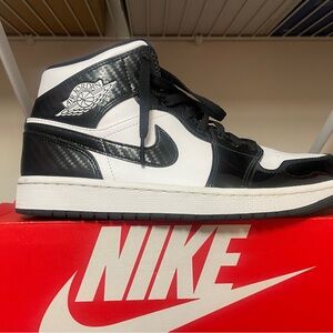 Nike Air Jordan Men's Black and White